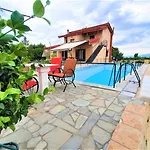 Alesta Apartment *